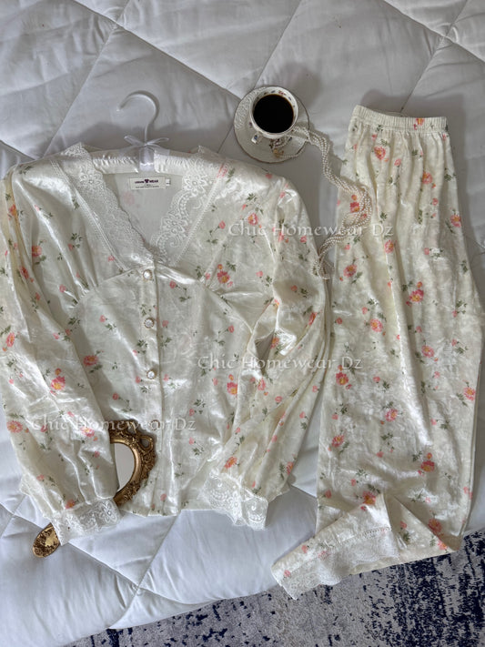 Pyjama Velours Fleurie Élégante