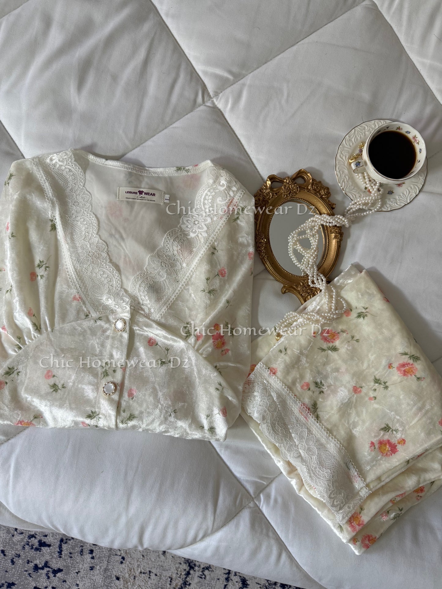 Pyjama Velours Fleurie Élégante